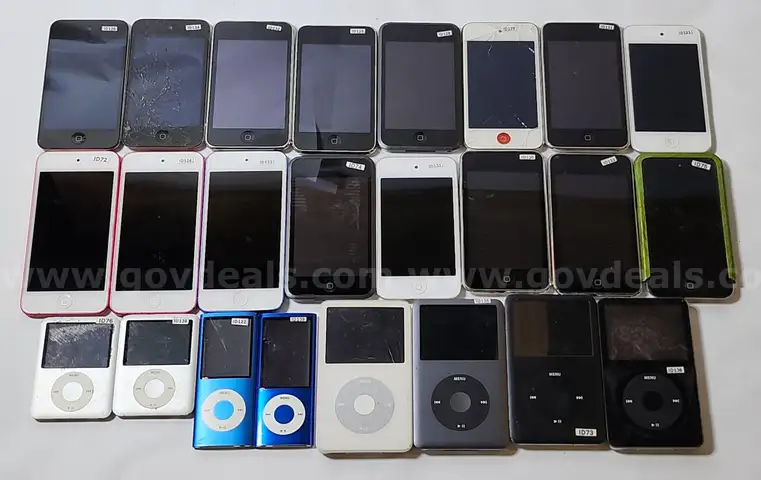 Lot of (24) Apple iPods – Mixed Models