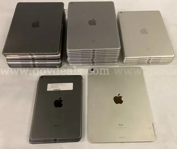 Lot of (29) Apple iPads – iPad Pro, 9th/8th/7th/6th/5th Gen + mini 5 – For Parts