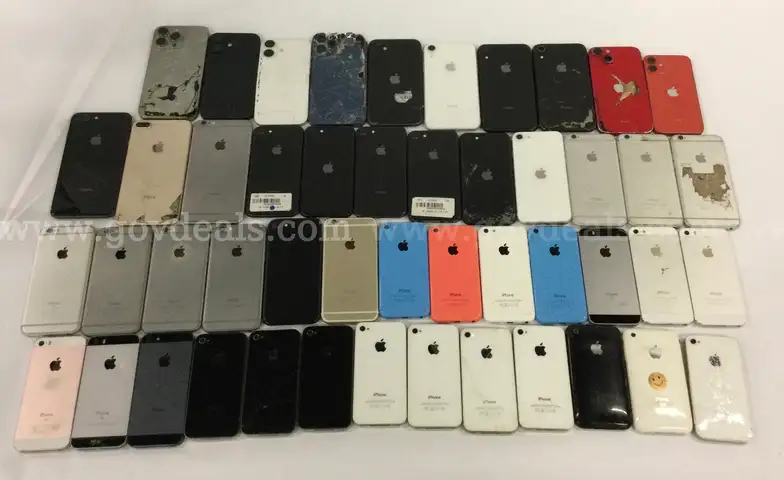 Lot of (48) Apple iPhones & iPods – iPhone 16, 15 Pro Max, 14, 12 Pro Max & More – For Parts