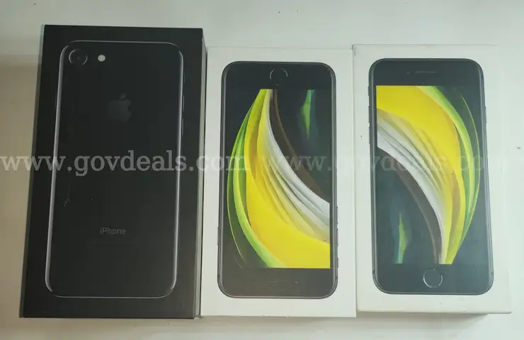 Lot of (3) Apple iPhones &#x2013; iPhone 7, 8, and SE (2nd Gen) &#x2013; Reset &#x26; Activated &#x2013; Excellent Condition &#x2013; Ready for Use