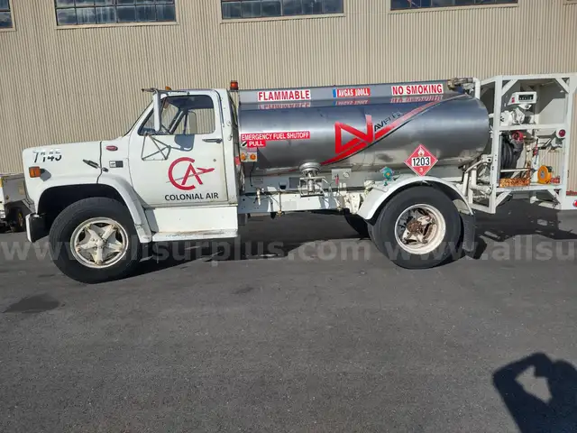 1986 Garsite 1200 Gallon AV Gas Aircraft Refuel Truck