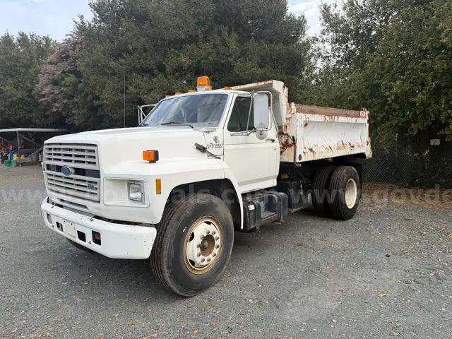 1992 Ford F700