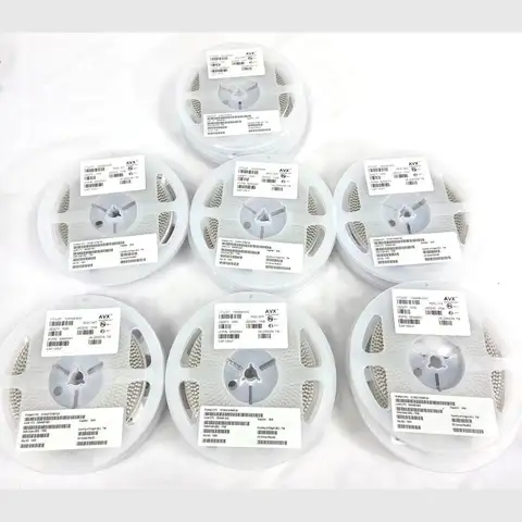 Lot of 35 AVX 12106D107KAT2A SMD Capacitor Reels 100µF 92569761 Surface Mount