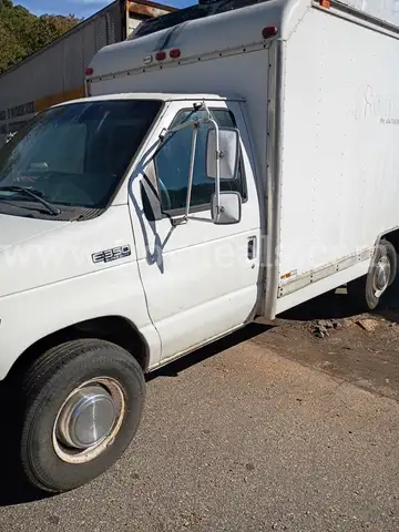 1999 Ford Econoline Box Truck
