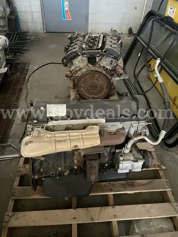 2 FORD ENGINES