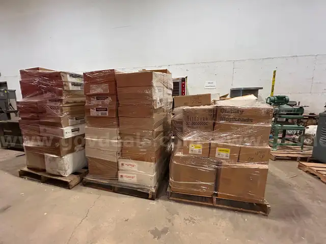 LOT of 3 Pallets of Buffer/Stripping Floor Pads + More     MUST SEE!!!