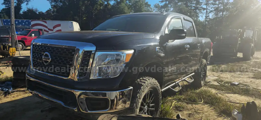 2017 Nissan Titan PRO-4X Crew Cab 4WD