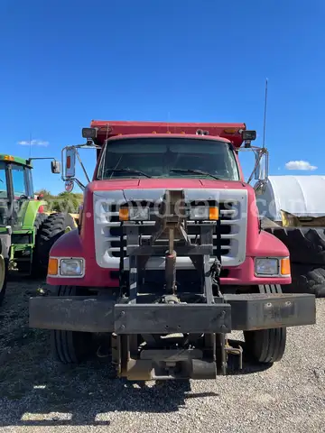 2005 Sterling L7500 Snowplow