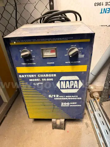 NAPA 6/12 Volt High-rate charger/booster 200AMP engine cranking