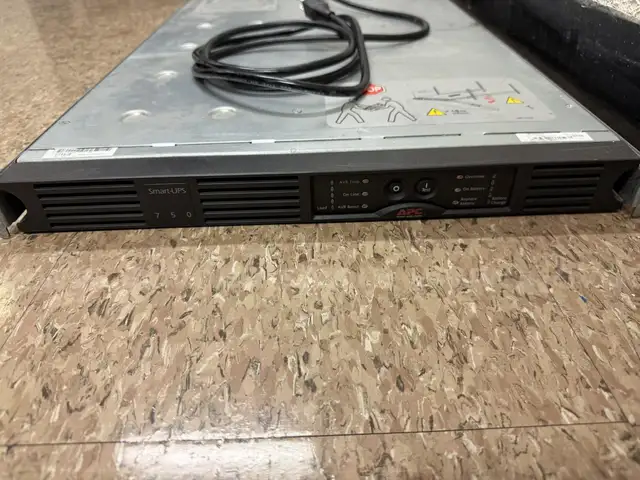 Smart-UPS 750 with battery pack