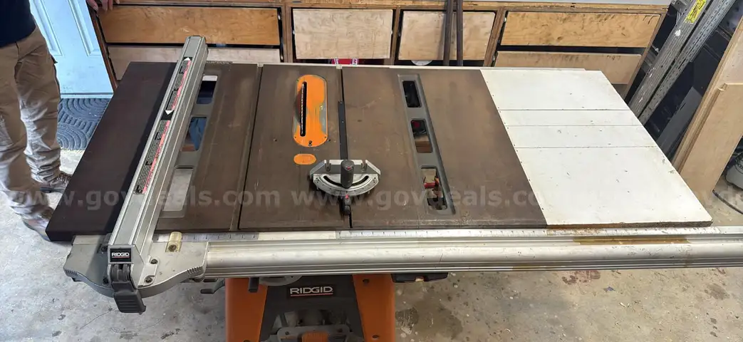 RIDGID TS3650 Table Saw &#x2013; Contractor Style