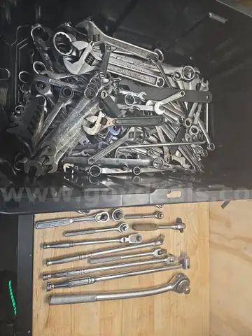 ASSORTED WRENCHES, RATCHETS & HAND TOOLS – BULK LOT