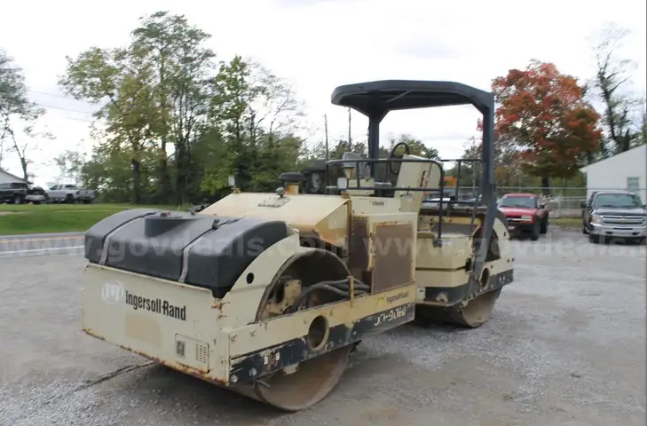 2004 Ingersoll-Rand DD90HF Tandem Vibratory Compactor