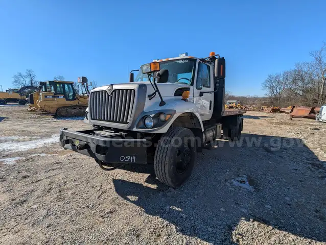 2012 International WorkStar 7400 S/A Flatbed Truck