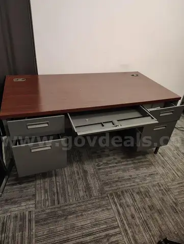 LOT OF 3 OFFICE HAVEY LOAD TABLES READY TO USE SELF LOUCKS DROWERS