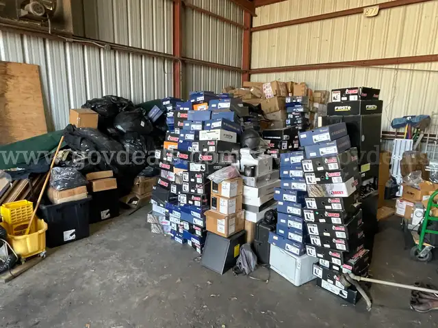 LOT OF MILITARY CLOTHES, BOOTS, JACKETS, HOLSTERS, GUN SIGHTS, ARMOR, DUTY GEAR AND MORE!!!