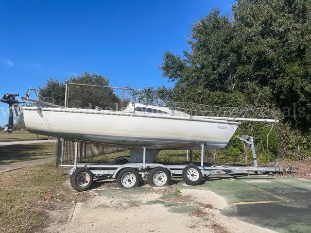2003 CPS  VS 22" Catalina Sloop Rigged Fiberglass Sailing Vessel