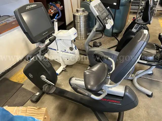 Life Fitness 95R Lifecycle Recumbent Bike
