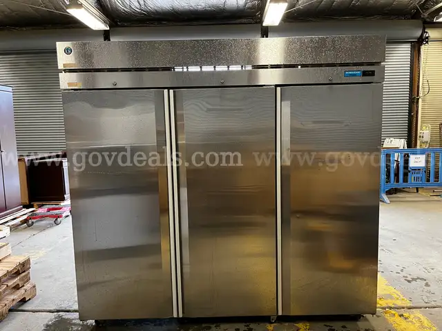 Qty 1 - Hoshizaki 3 Door Commercial Freezer - UNTESTED -  PARTS. REPAIR, OR SCRAP