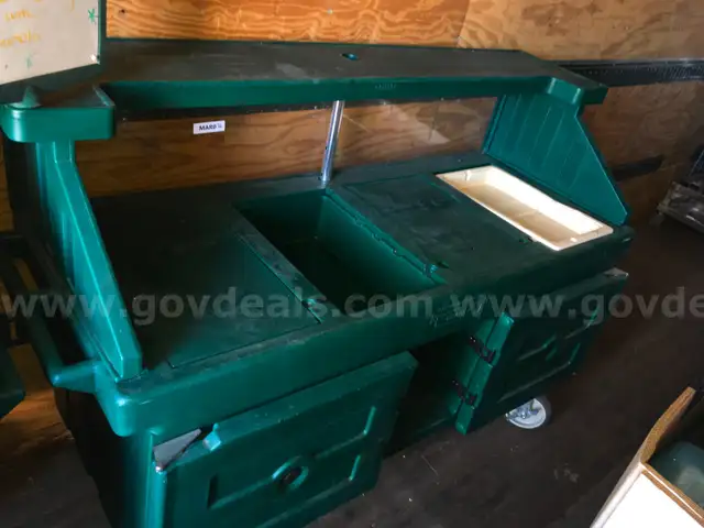 Qty 1 - Cambro Food Vending Cart Green