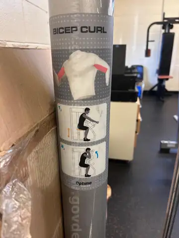 Life Fitness Bicep Curl machine