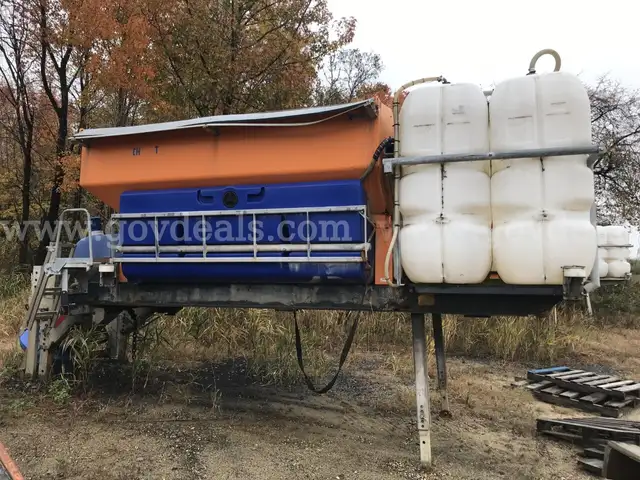 2006 Schmidt Salt Spreader