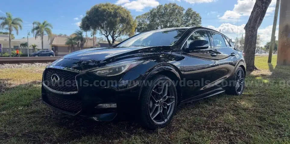 2017 Infiniti QX30 Sport
