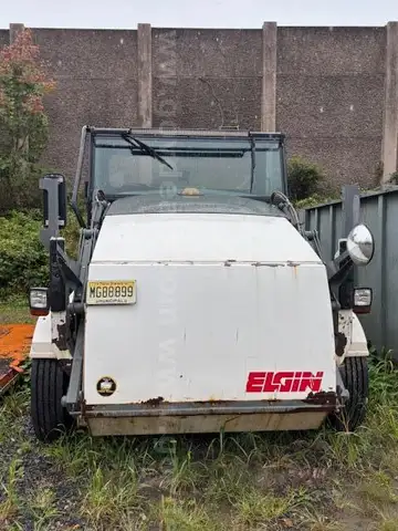 2011 Elgin Pelican Sweeper 3 -Wheel mechanical sweeper