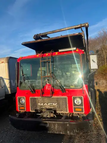 1996 Mack W/leach front loader