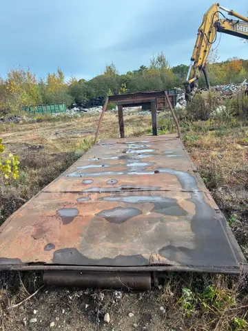 62&#x201D; hooklift/cable flat bed