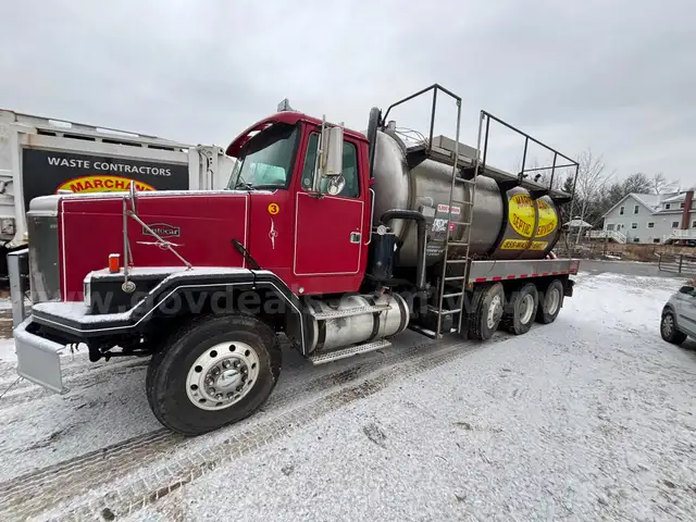 1999 Autocar stainless Septic truck