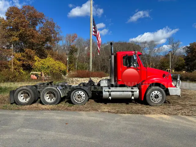 2006 Freightliner Cascadia Tri Axle