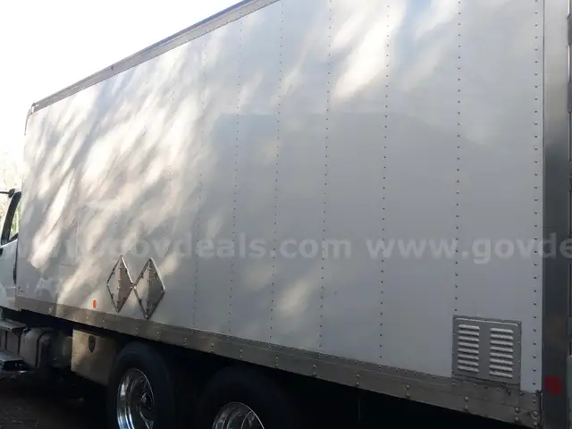 2017 20 ft box only w/ working lift gate