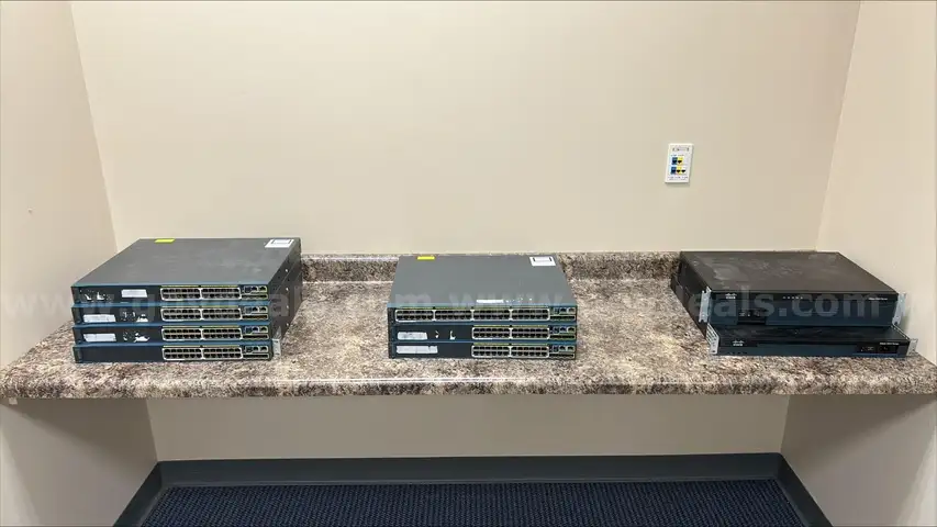 Lot of Cisco Network equipment- 2x Routers, 7x Switches, 27x Wireless APs