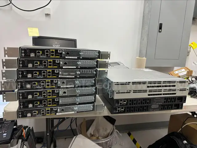 Cisco Network Equipment: 9x Routers, 2x Core Switches