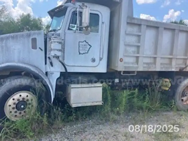 2000 Peterbilt 357 Dump Truck