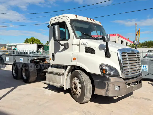 2013 Freightliner Cascadia T/A Day Cab Truck Tractor