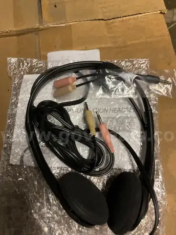A lot of 960 HS-GEN-C Stereo Communication Wired Headset with Microphone Nuance Dragon Cord in a pallet
