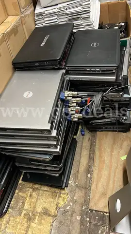 A lot of 40 of mixed laptops Appel and windows core2/i3/i5/i7 from 2nd to 10th gen untested