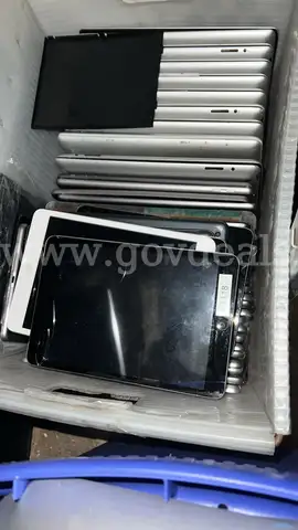 A lot of 300 mixed iPads (1st, 2nd, air, pro &#x26; more ) some of them iCloud with good screen and most of them untested