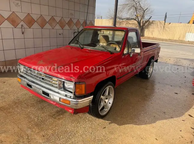 1987 Toyota Pickup 1/2 Ton Standard Bed Regular Cab 2WD