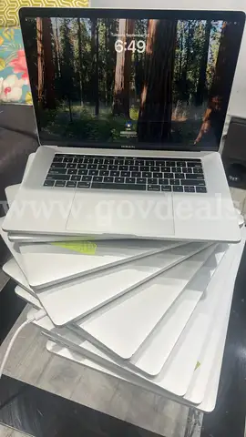 MacBook Pro 2018 i7 16 256gb ssd LotOf 10