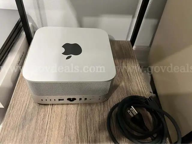 Mac Studio (Space Gray M1 Max (2022) 1TB Flash HD & 64GB RAM 32gb GPU