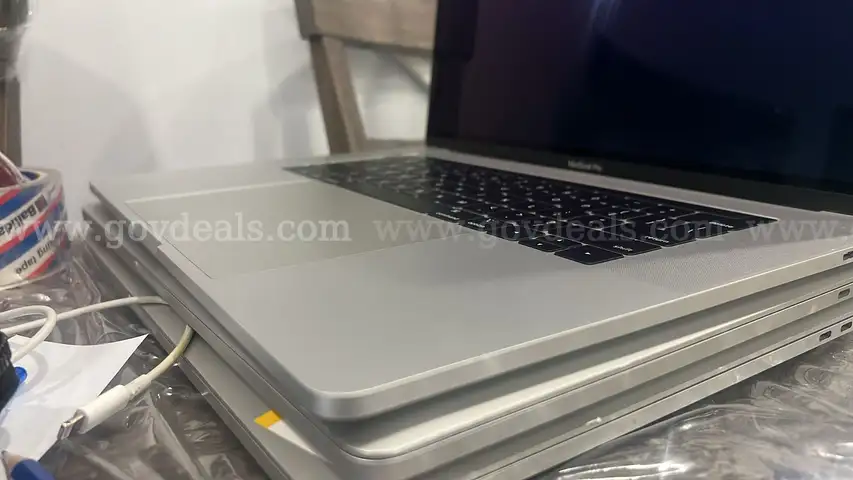 MacBook Pro 2020 i5 16gb 512gb Fair condition Qty 3