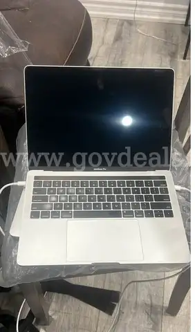 MacBook Pro 2018 i5 16gb 256gb lot of 1