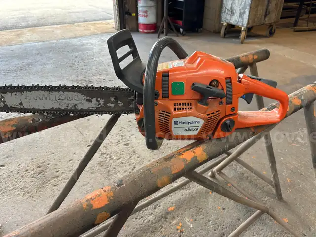 Husqvarna 16&#x22; chain saw