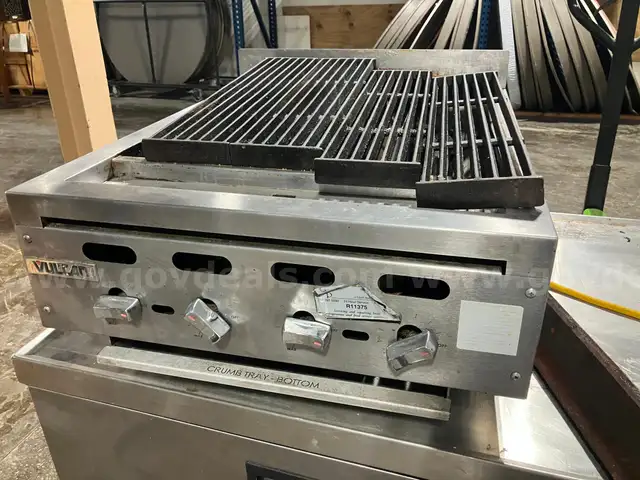 VULCAN Gas Charbroiler Commercial Kitchen Restaurant Cooking Equipment