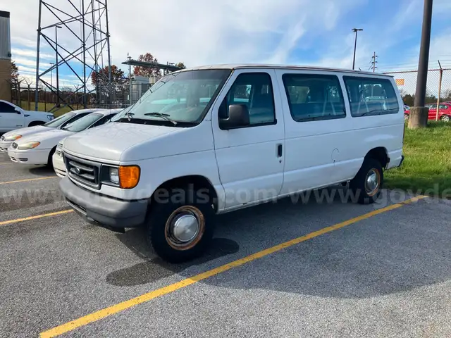 2006 Ford Econoline E-350 XL Super Duty Passenger Van