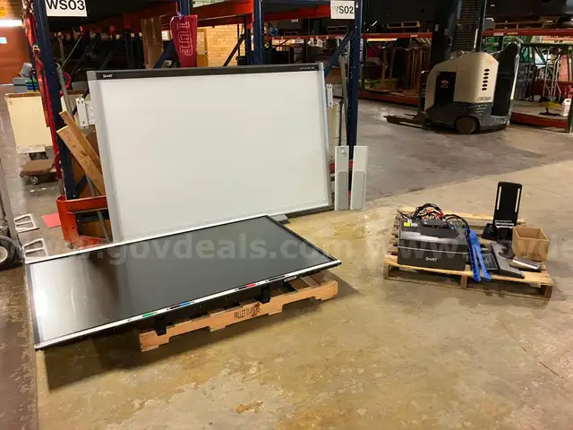 SMART Board lot of 2 Business Home Office Teaching Classroom Equipment