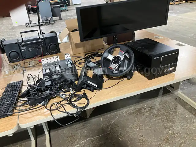 LOGITECH Driving Simulator Virtual Training Video Game Wheel Pedal Computer Case